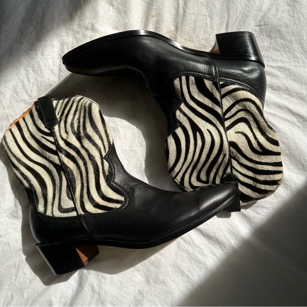 NWOT Modern Vice Zebra Cowboy Boots